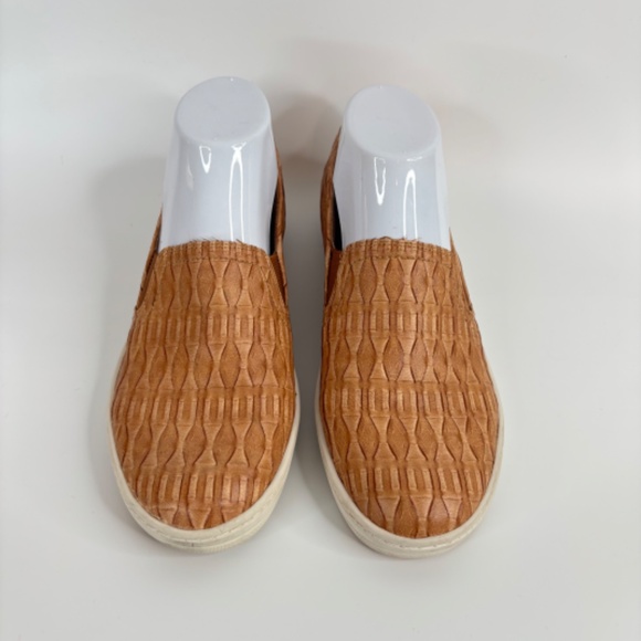 Sundance Tooled Vegan Leather Flats 38 Slip On Loafers Cognac Brown Preppy Fall - Picture 2 of 10